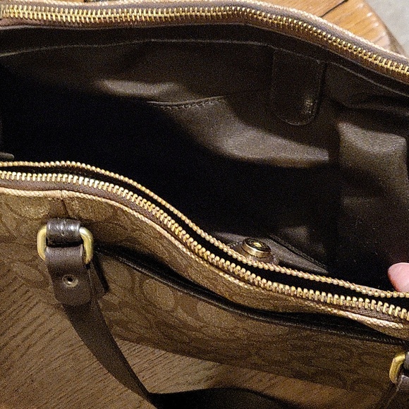 Beautiful Coach Peyton handbag satchel leather handles - Picture 8 of 8